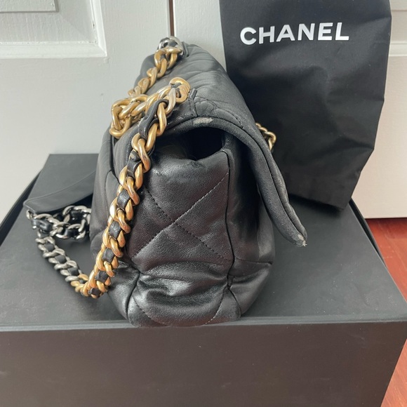 BLACK QUILTED LAMBSKIN CHANEL 19 FLAP BAG medium - Picture 5 of 9